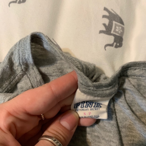 Victoria’s Secret pink T-shirt - Picture 3 of 3